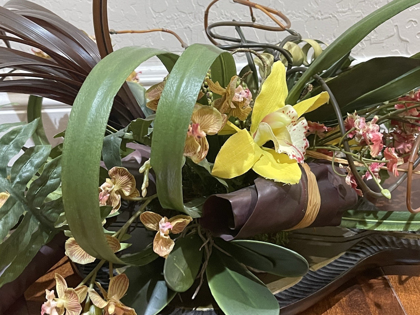 Artificial Faux Silk Floral Arraignment on Teak Wooden Plate 30″ x 18″ x 10″
