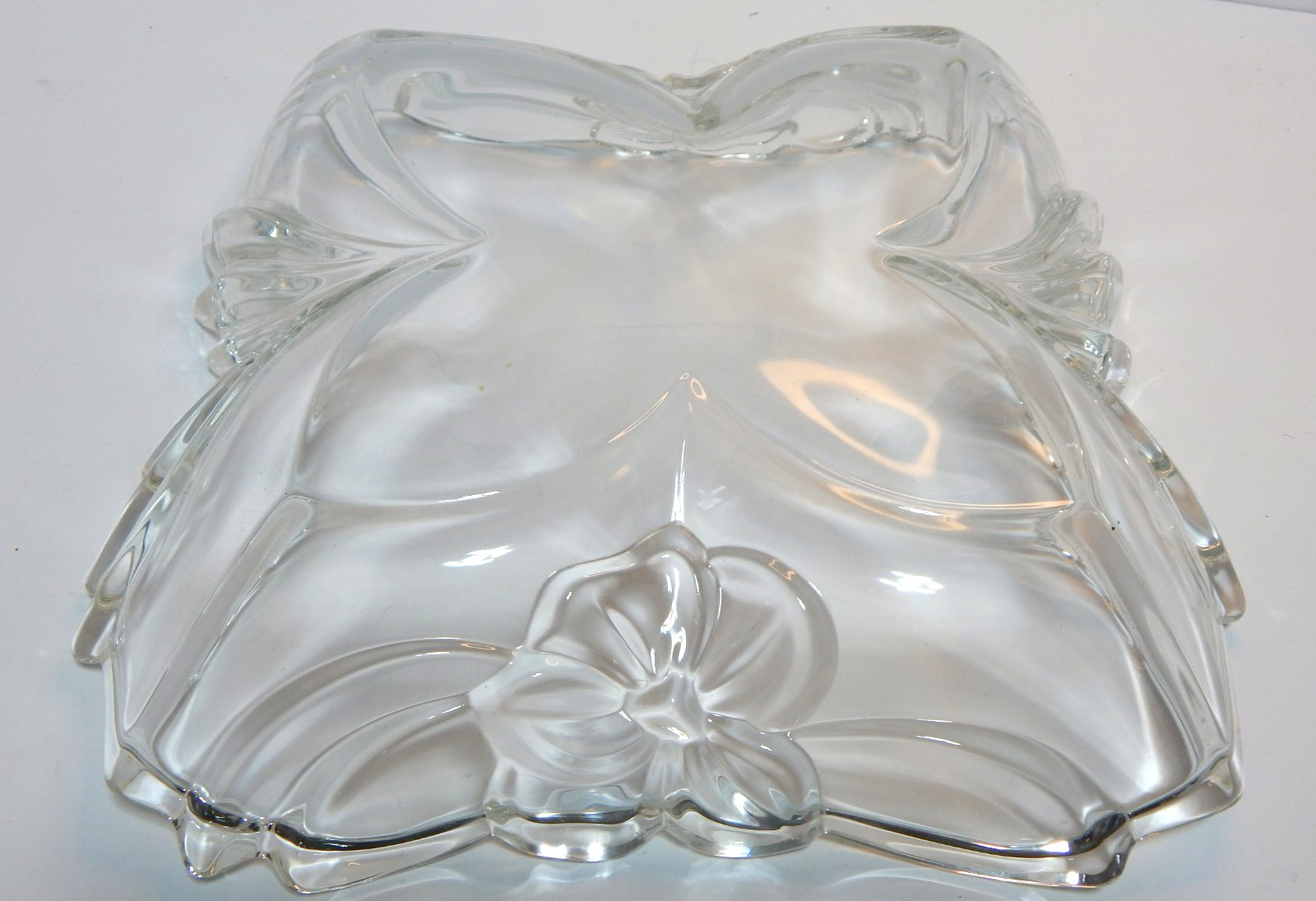 Home Interiors American Flower Petal heavy pressed glass center piece 12″ x 12″