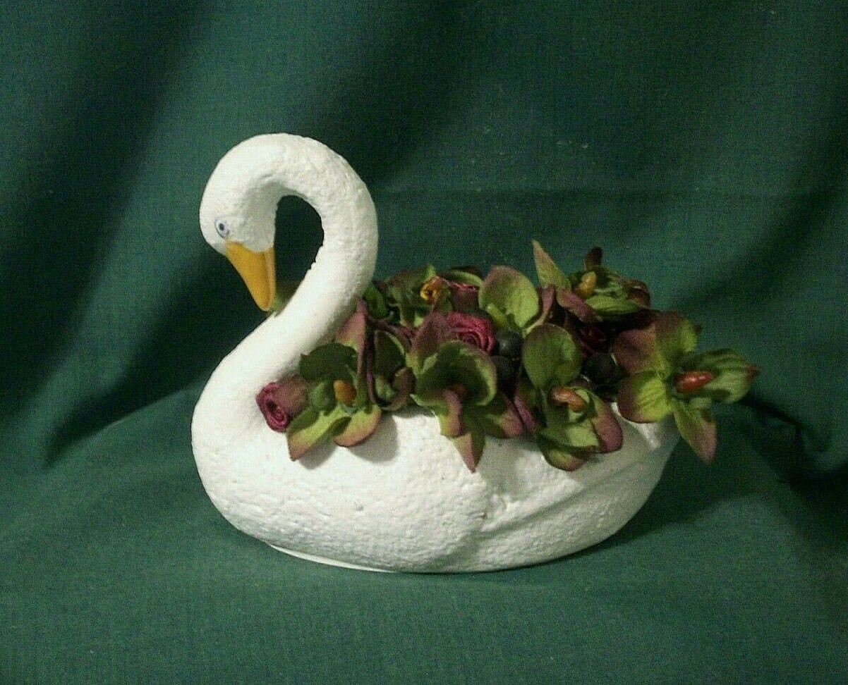 Mini Ceramic Swan Floral Arrangement – 4″ Tall