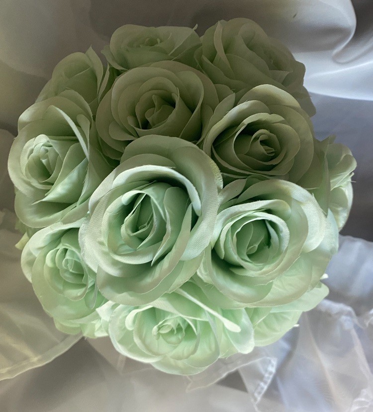 Fantastic Summer Time Roses Flower Seafoam Green 11″ Arrangement Centerpiece