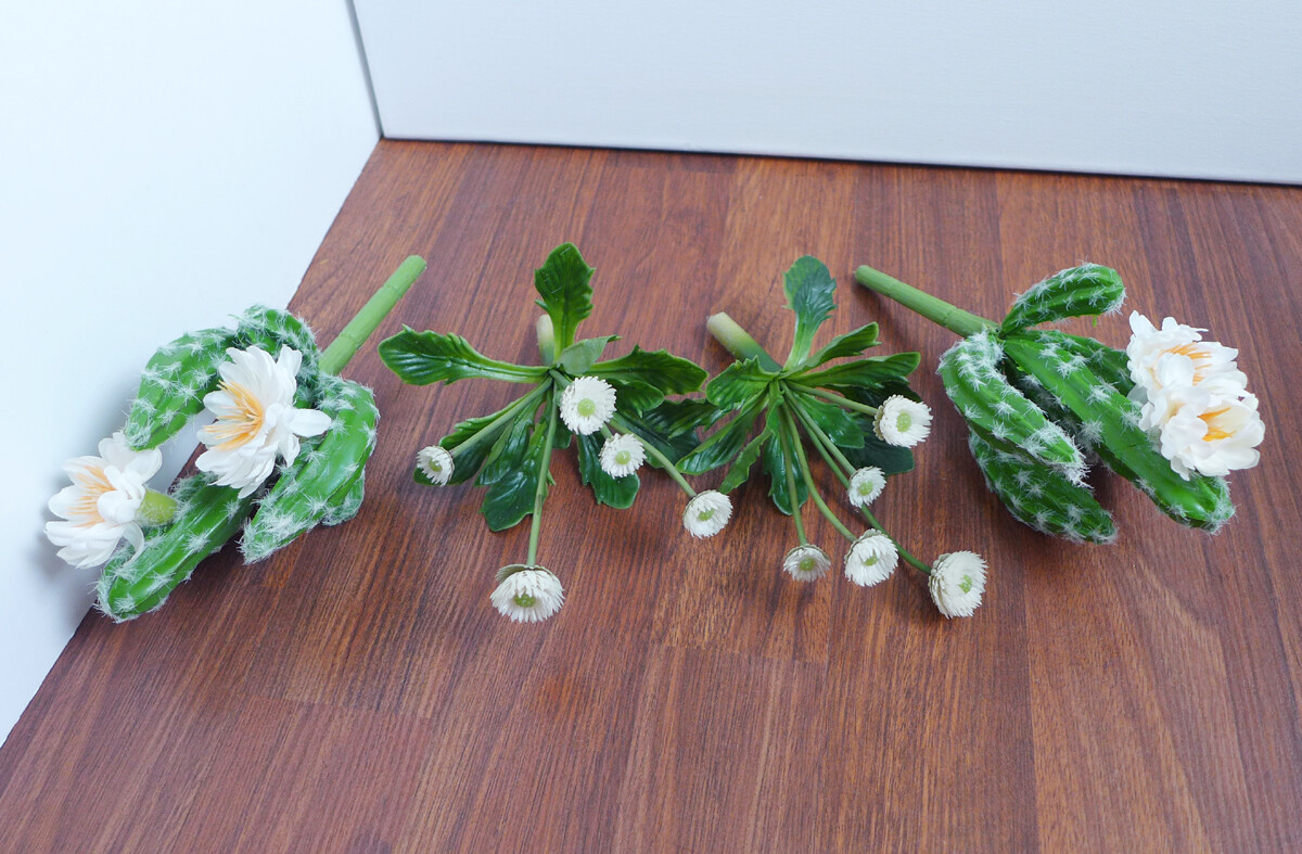 4 Artificial Mini Blooming Grass Plants Succulents Grass(#1 White)