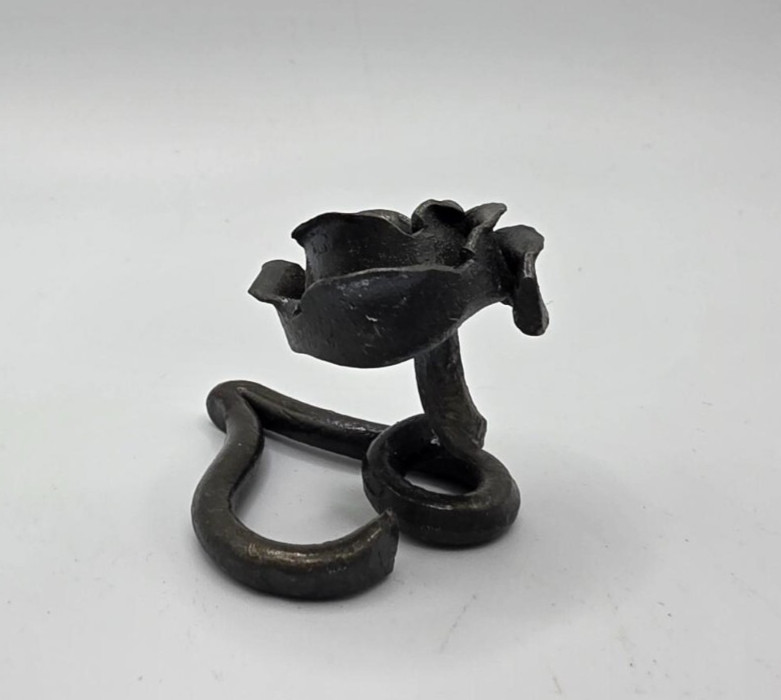 Metal Flower Heart Shape Bottom 1.5″