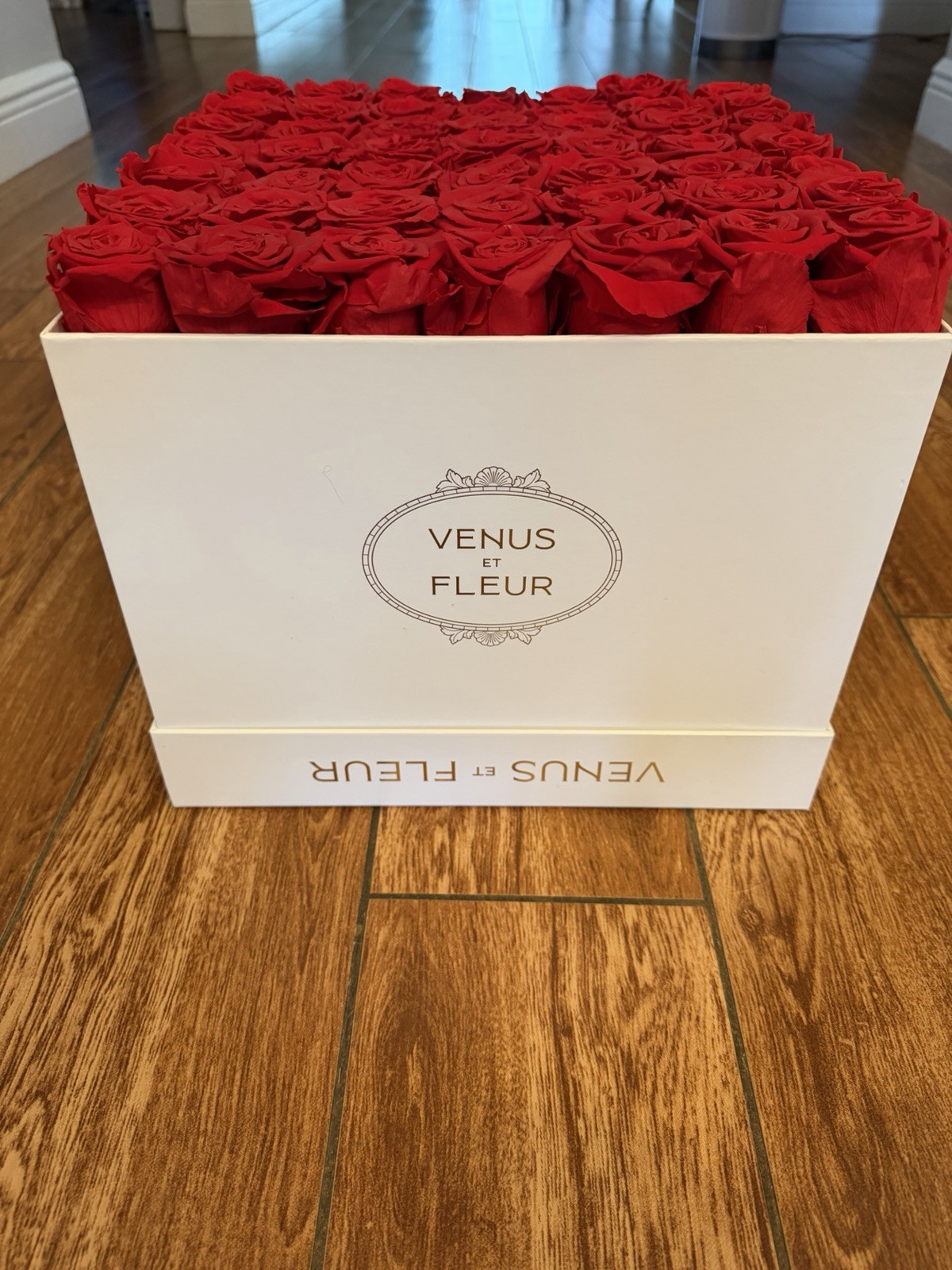 VENUS ET FLEUR Eternity Roses – Large Square- 49 Red Roses & White Box