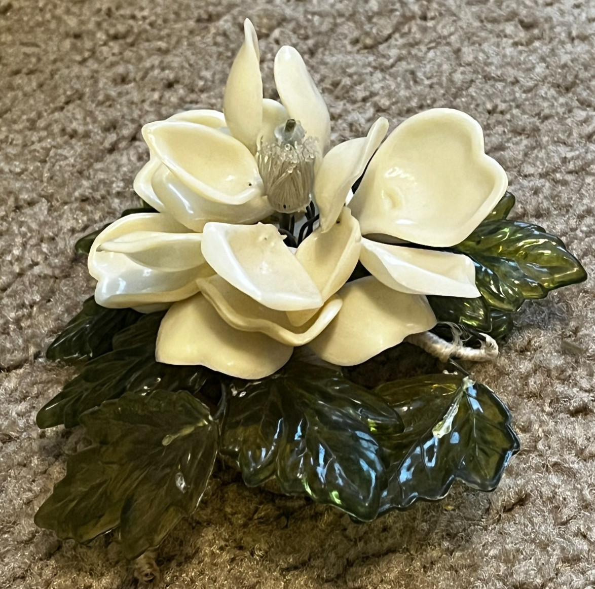 🌼VNTG 1960s LUCITE MAGNOLIA STEM • WHITE PETALS & GREEN LEAVES • WIRE‑WRAPPED