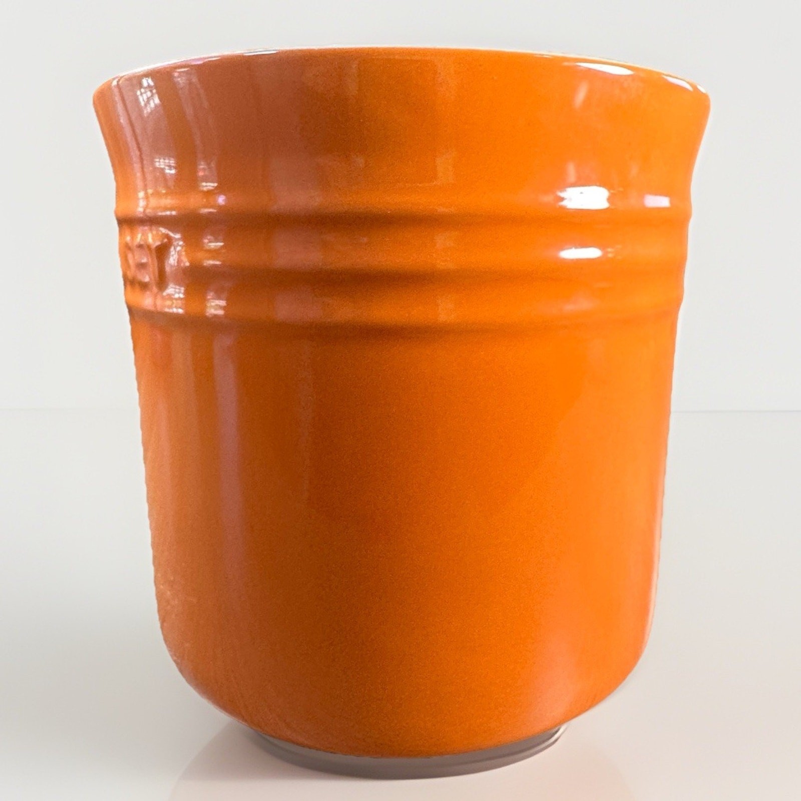 Le Creuset Flame Orange Utensil Holder Crock Vase w/ Flower Decor 2.75 Kitchen