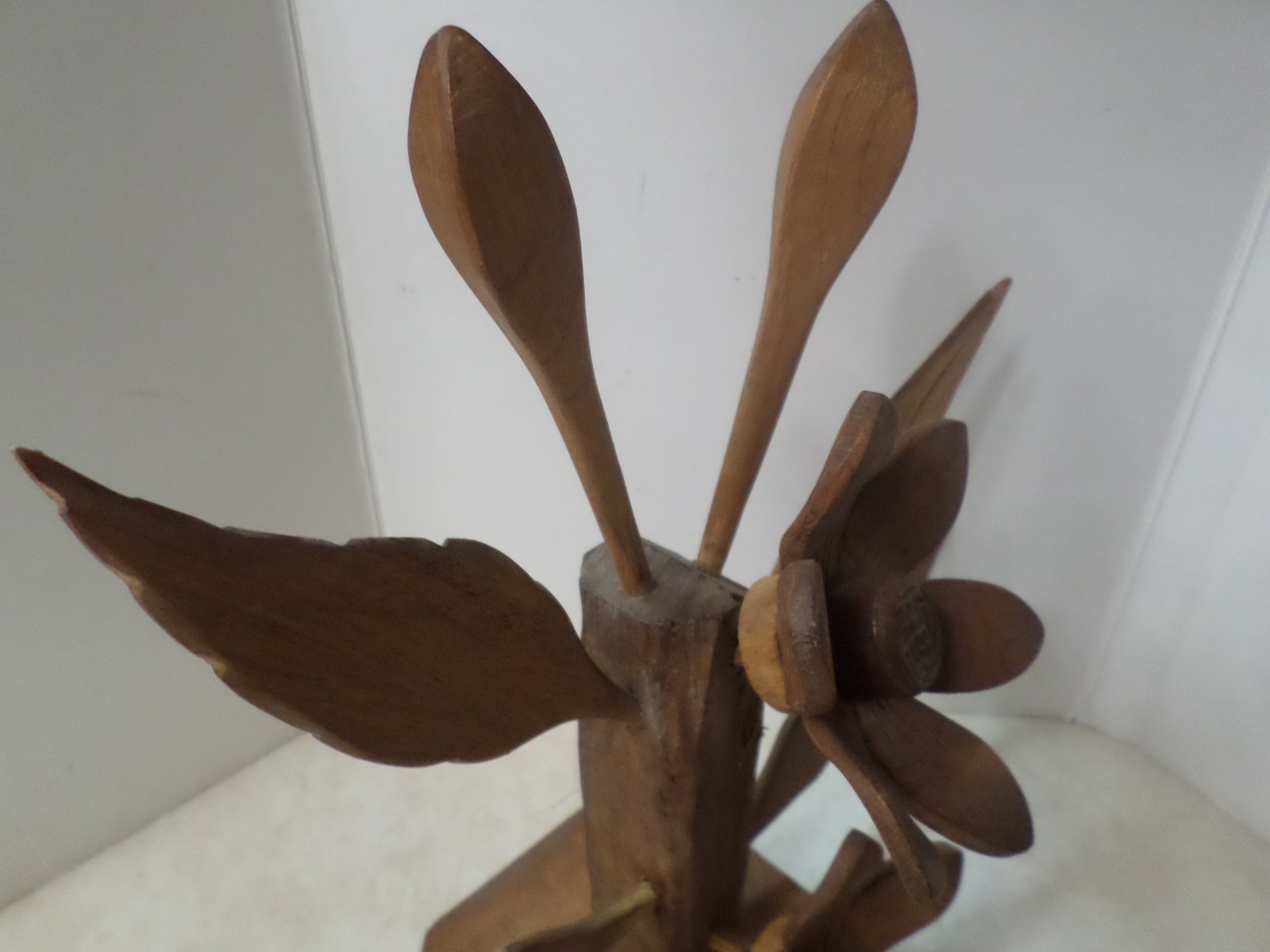 VTG Wood Island Style Flower Arrangement