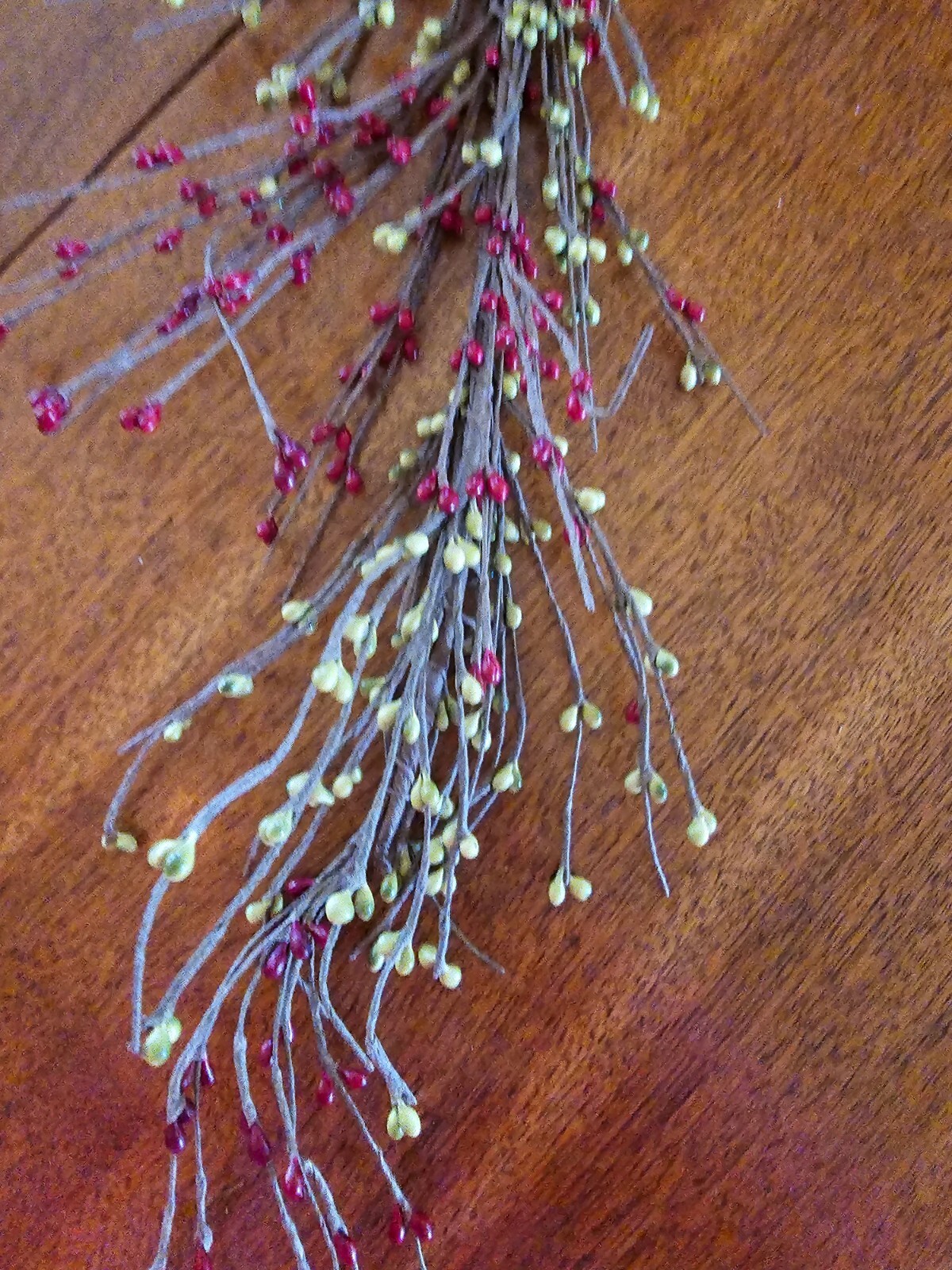 APPLE RED AND LIGHT GREEN PIP BERRY GARLAND – 54″ LONG – NEW