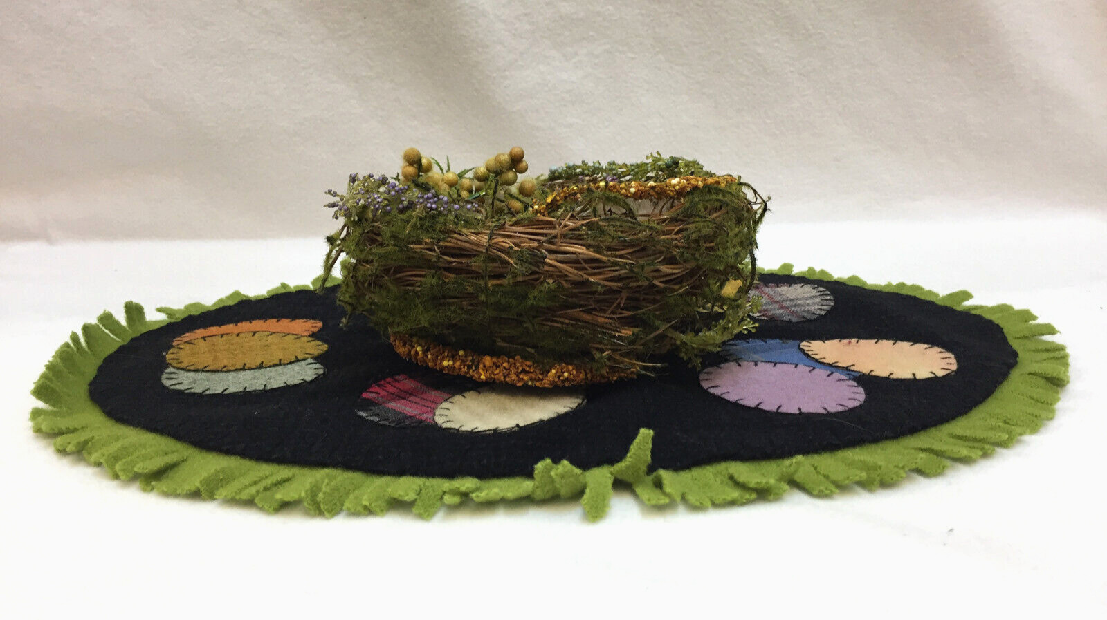 Handmade Placemat Felt Fringed Oval Egg Pattern & Faux Grass Birds Nest w/Eggs