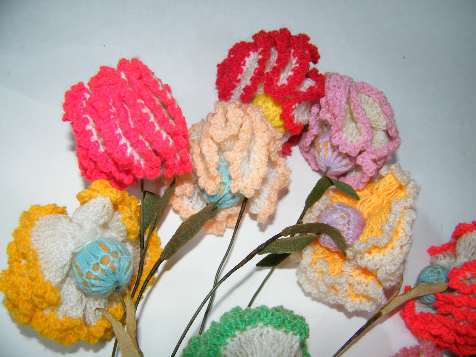 (12) HAND CROCHETED FLOWERS FLOWER BOUQUET WIRE STEMS