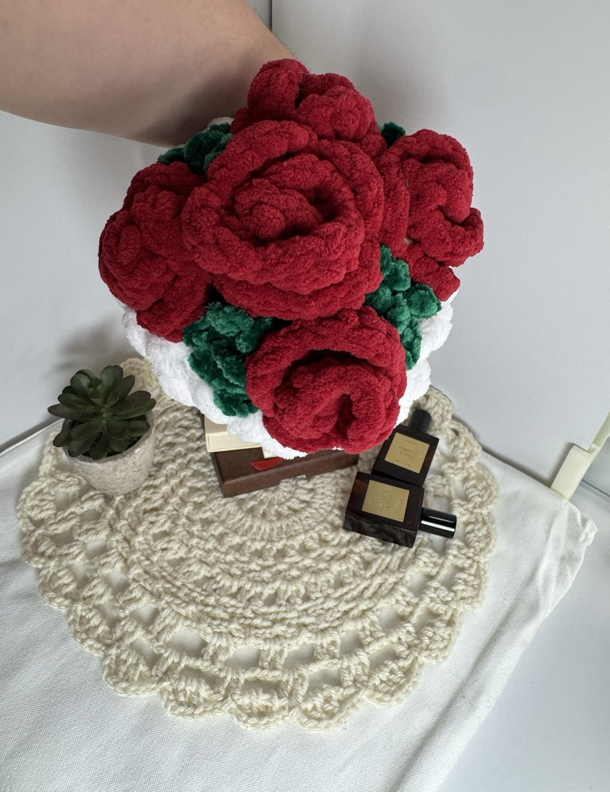 Artificial Plush Red Rose Flower Bouquet Arrangement w/ Ribbon, 7in, Green/White