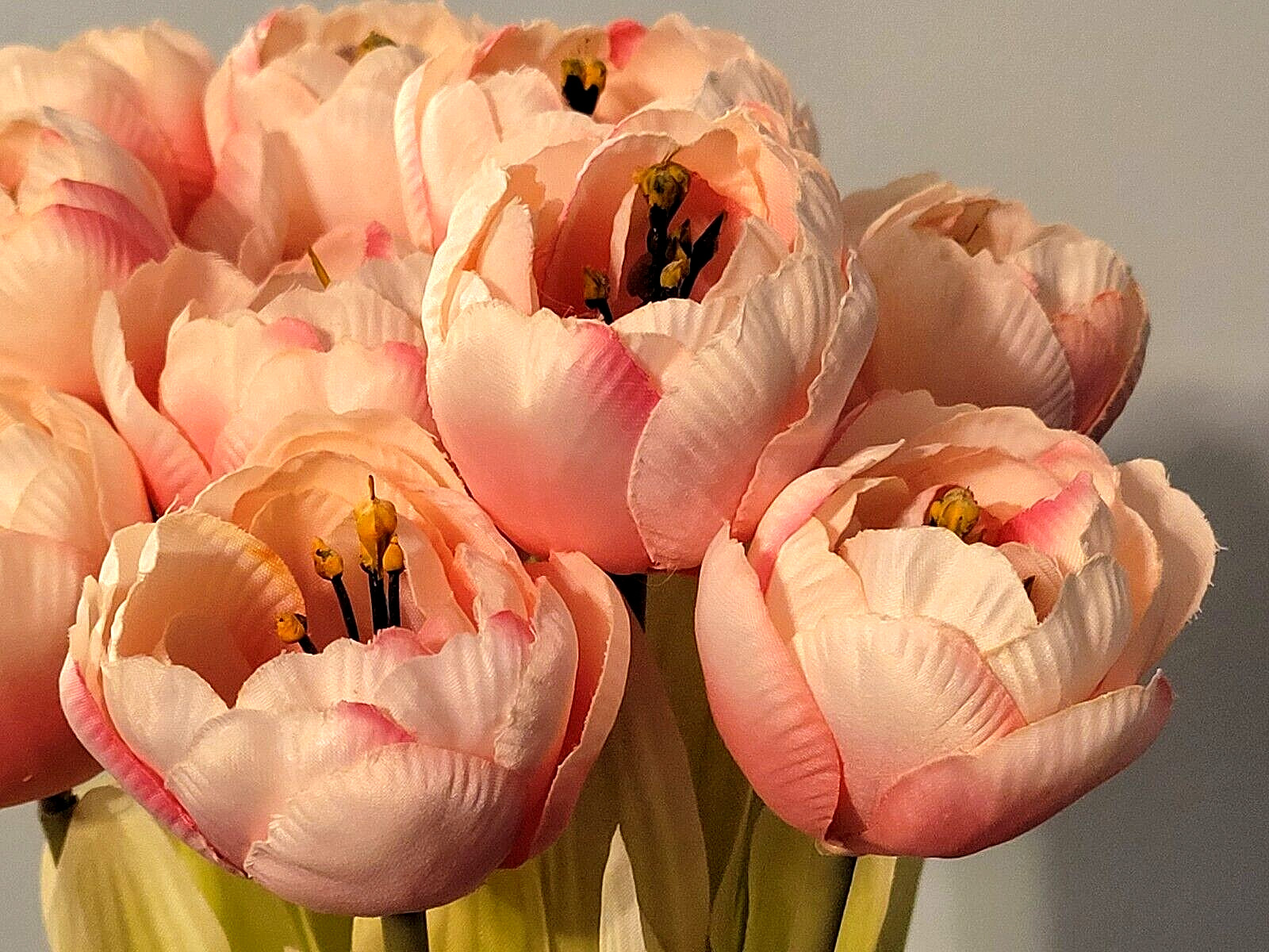 Artificial 17″ Pink Tulips Floral Arrangement in Glass Vase (NWOT) PSJ