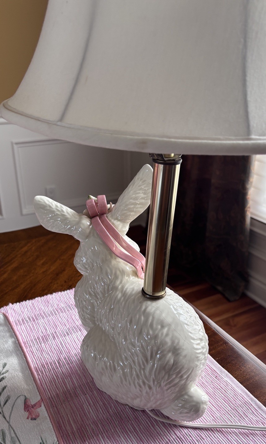 Betlar Inc, Bedroom Lamp, Rabbit Bunny , Bow White Pink Vintage California USA