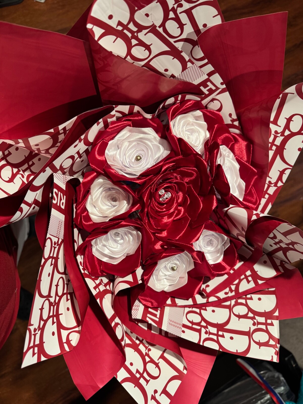 12 Flores Artificiales Rosas De Seda Ramo De Novia Nupcial Falso, Rojo Oscuro
