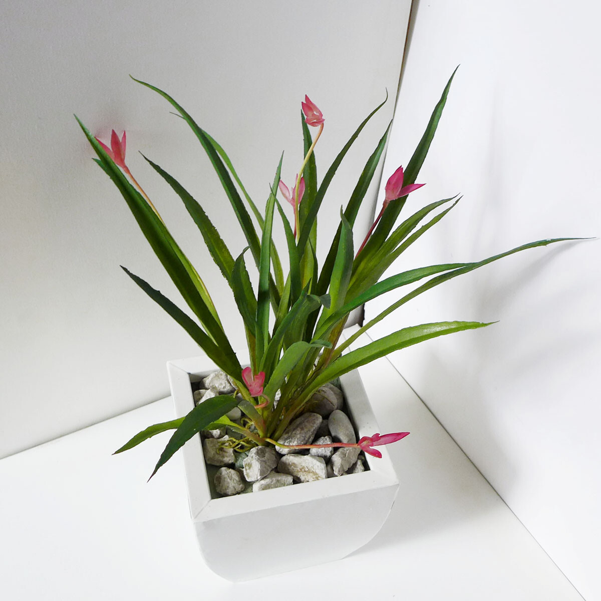 2 Pcs Artificial Grass Red Flower Orchid Plastic Home Garden Decora (94 A)