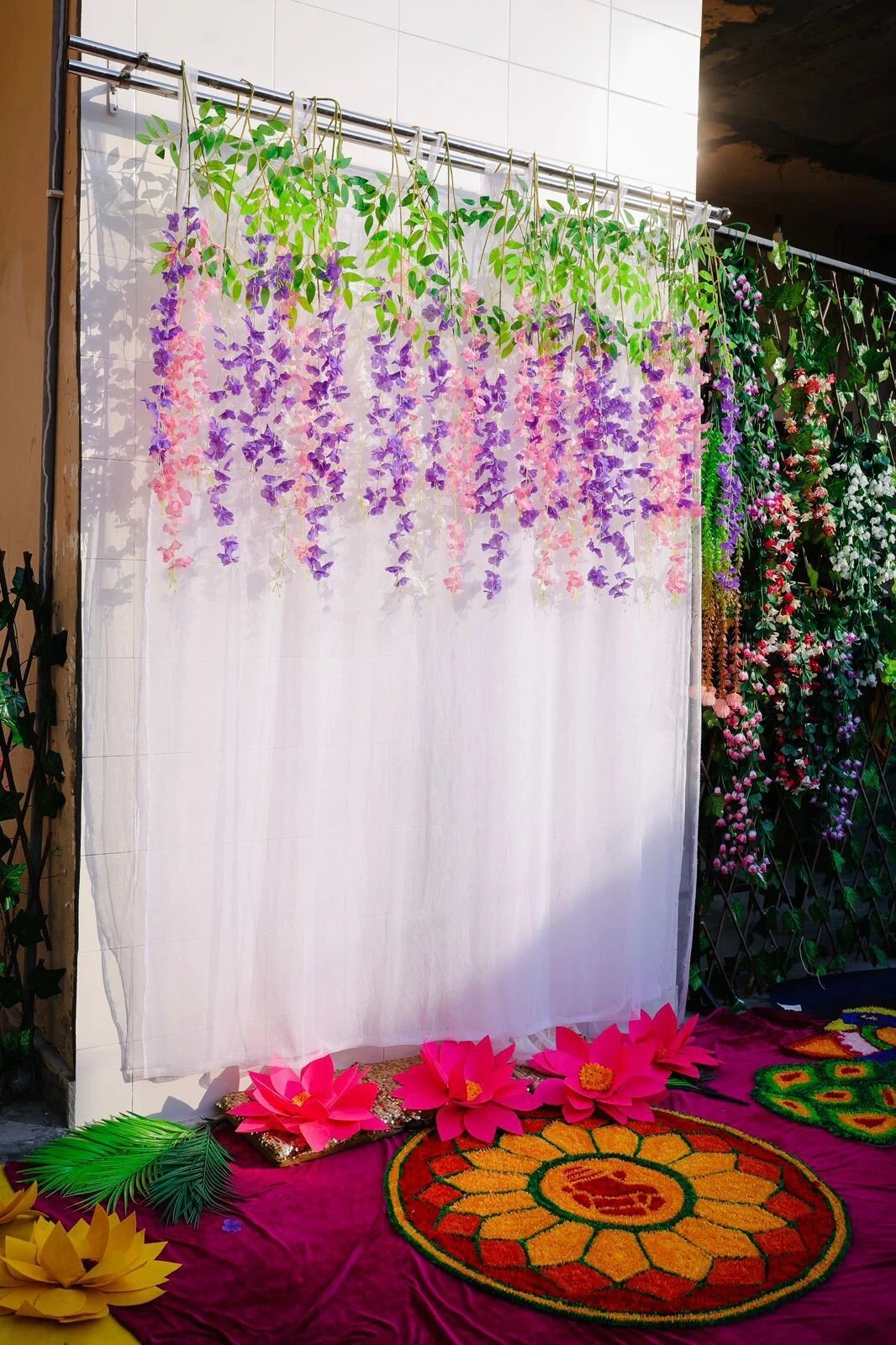 White Decoration Backdrop Fabric With artificial floral Strings Party Backdrop
