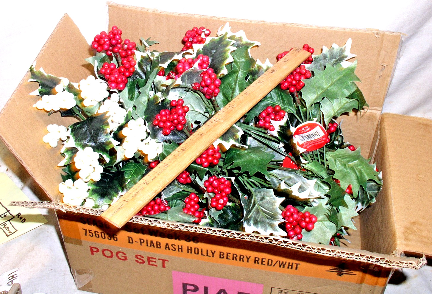 12 RED + 12 WHITE NEW ASHLAND CHRISTMAS HOLLY BERRY BUSH SPRIG SILK FLOWER BUNCH