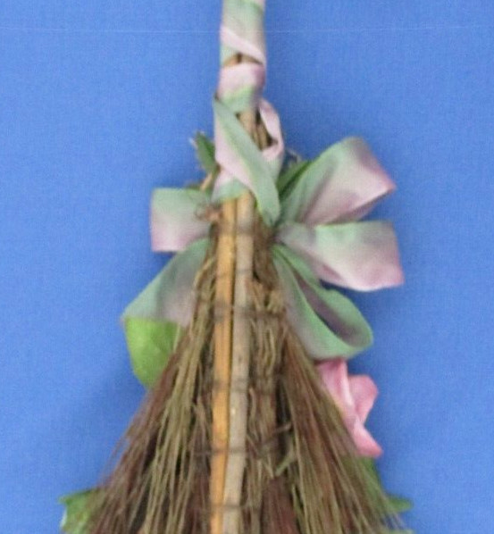 NEW Indoor Artificial Flowers Decorative Broom 32″x10″x4″ Grapevine Pink Roses