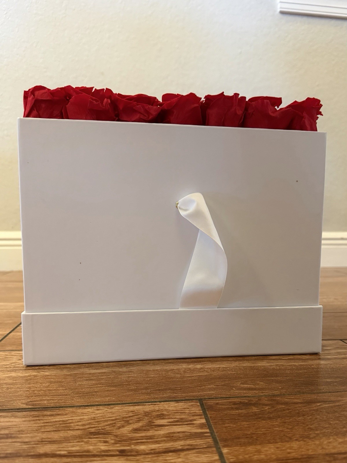 VENUS ET FLEUR Eternity Roses – Large Square- 49 Red Roses & White Box