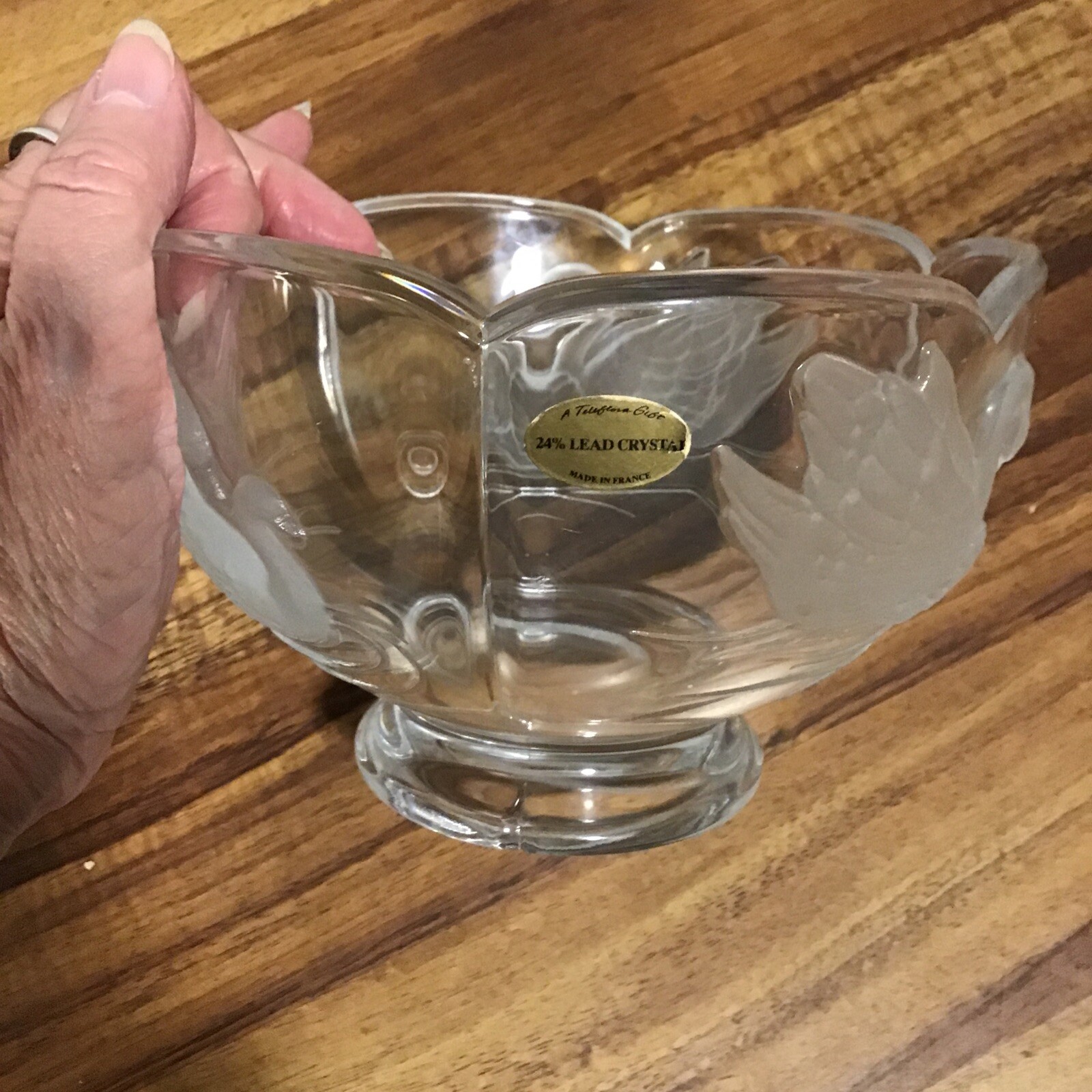 Teleflora 24% Lead Crystal Frosted Swan Round Bowl/Vase Pretty