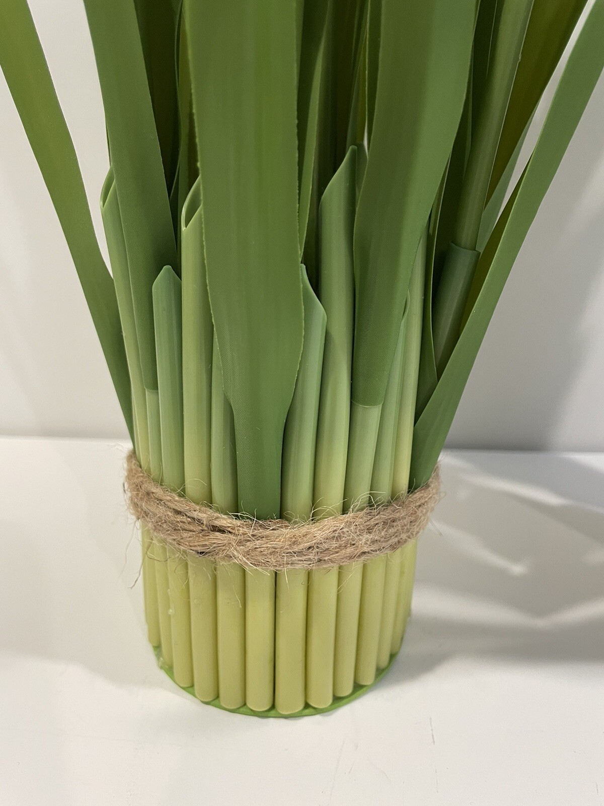 Valerie Parr Hill Daffodil Bundles – Large 15” White Set of 2 NEW