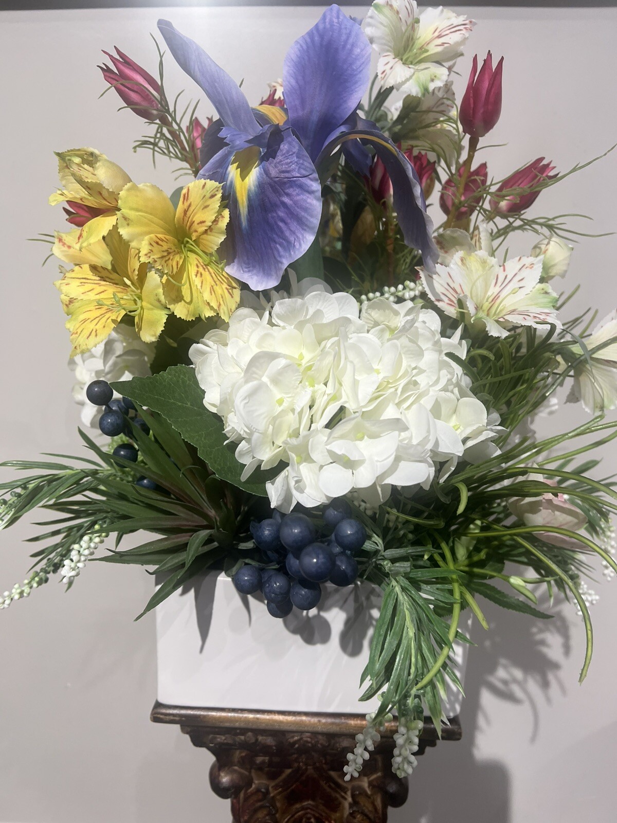 Stunning Floral Arrangement In Decorate Vase High Quality Flowers 18”H X 16”W