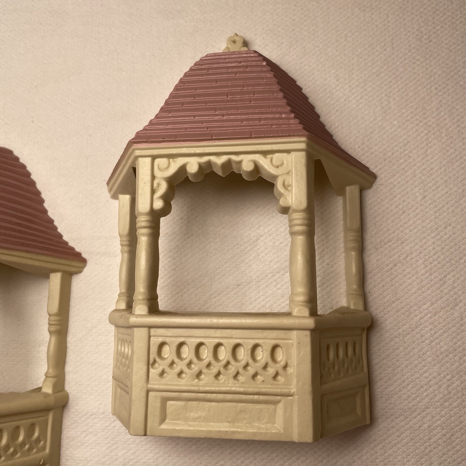 Retro Gazebo Wall Pockets Pair Vintage Cream Pink Plastic 70s Cottagecore Decor