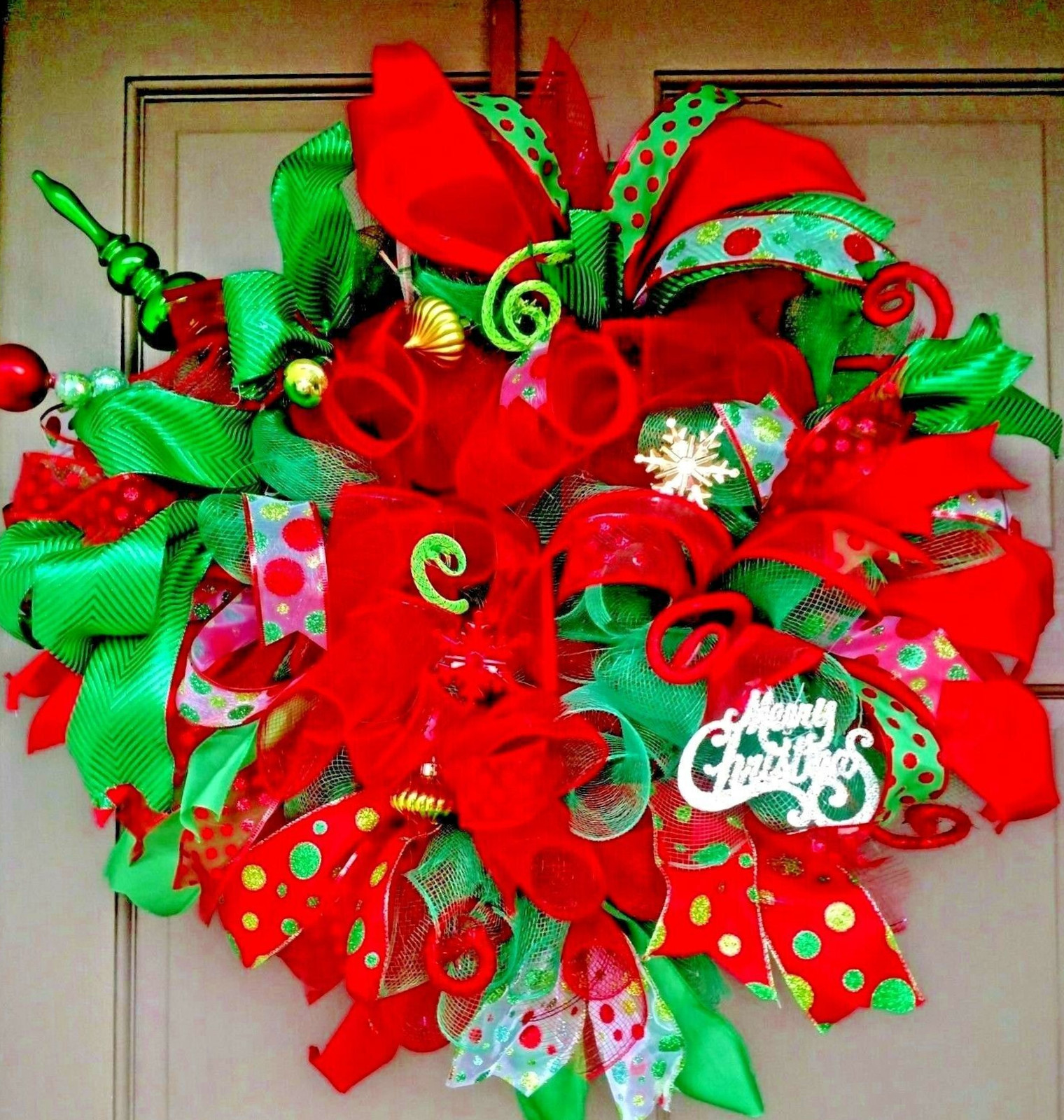 Handmade Christmas Wreath with Lights, 24″ Deco Mesh, Red/Green Door Decor