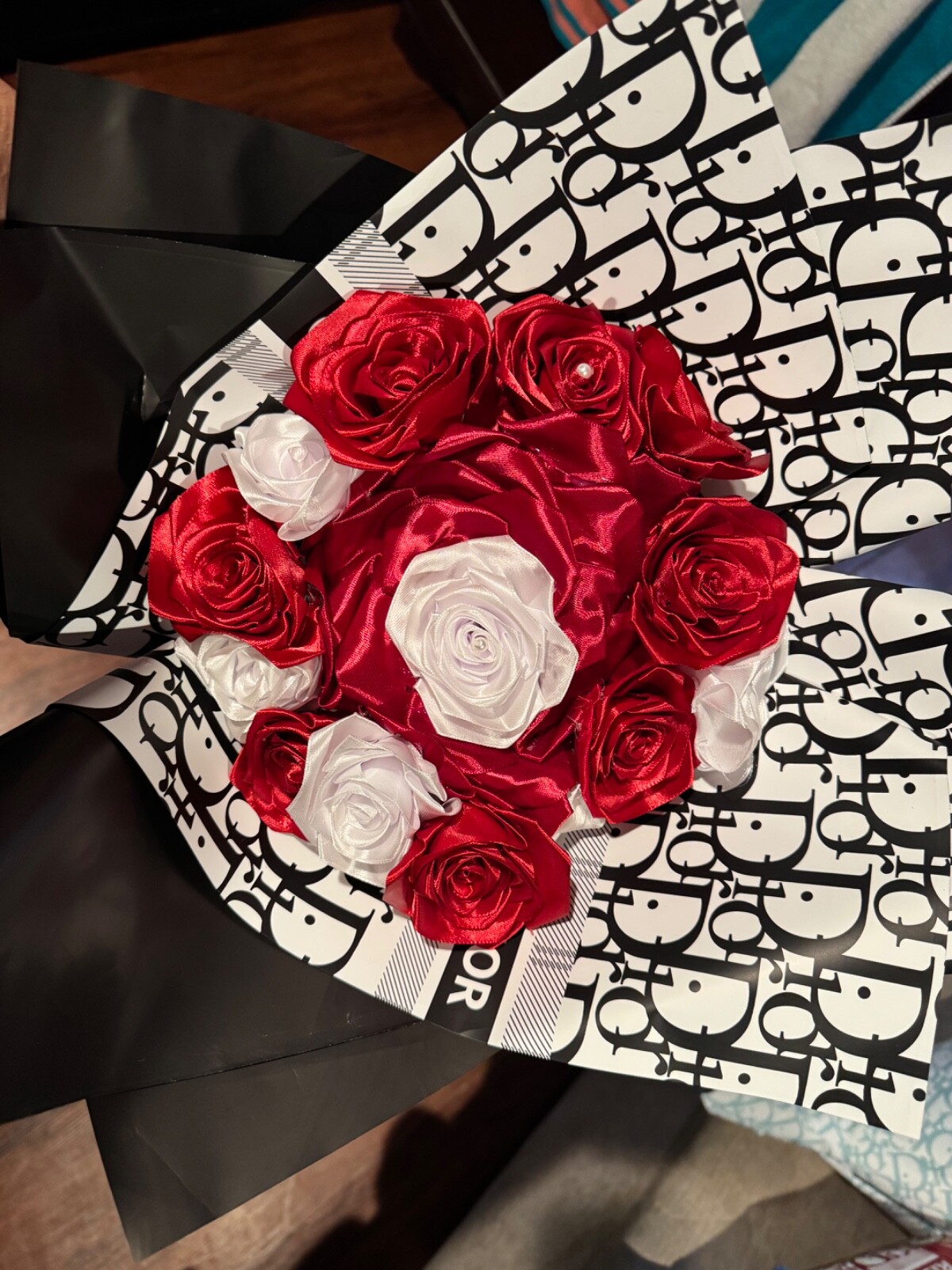 12 Flores Artificiales Rosas De Seda Ramo De Novia Nupcial Falso, Rojo Oscuro