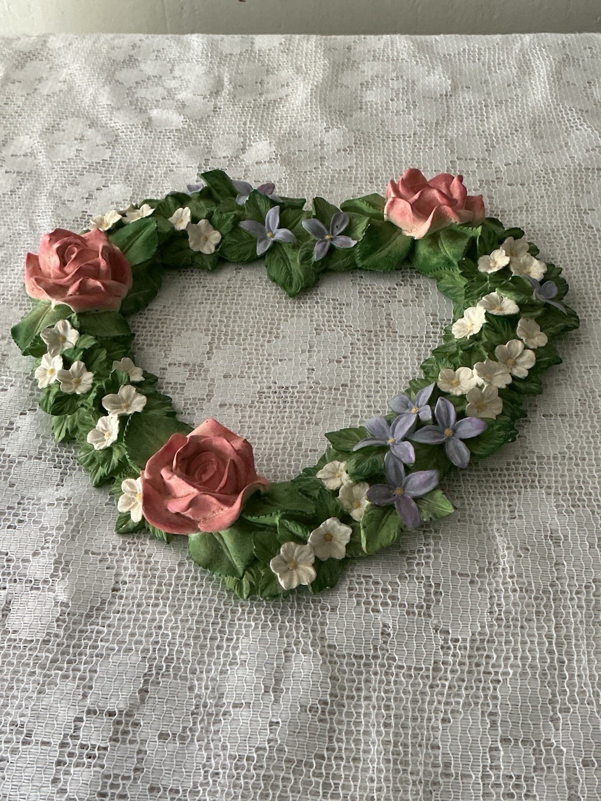 Vtg Heart Shaped Resin Wreath Wall Decor Roses Flowers Cottagecore Grandmacore