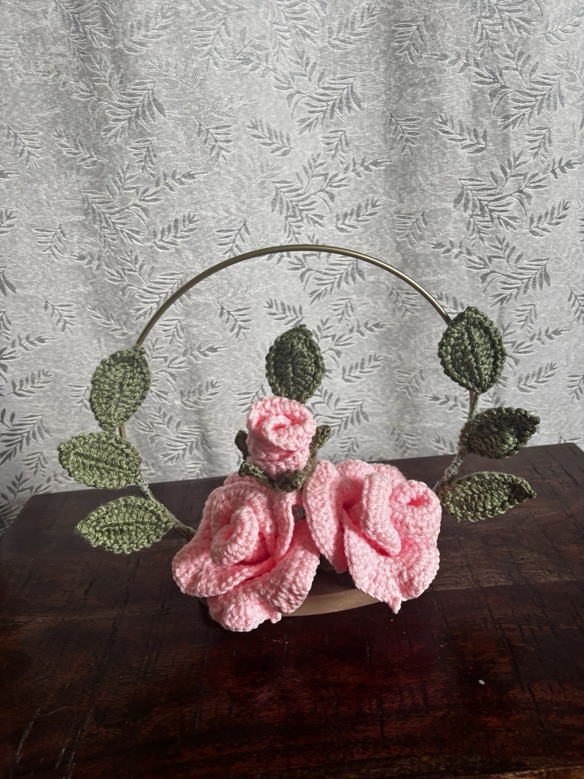 Handmade Yarn Rose Flower Arrangement Red Yellow Pink Roses in Decorative Hoop