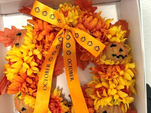 Danbury Mint 11″ OCTOBER Willabee & Ward Wreath of Month Pumpkins in Orig. Box