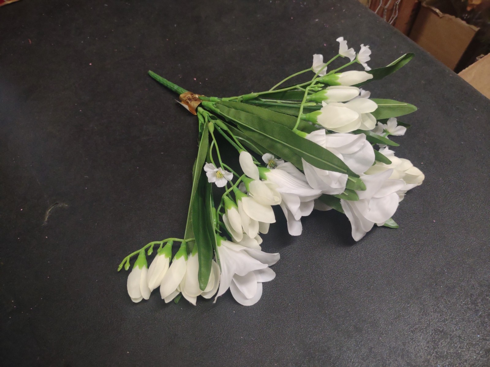 Vintage 10″ Silk Freesia Flower Bush, White, 5 Stems, Baby’s Breath & Foliage