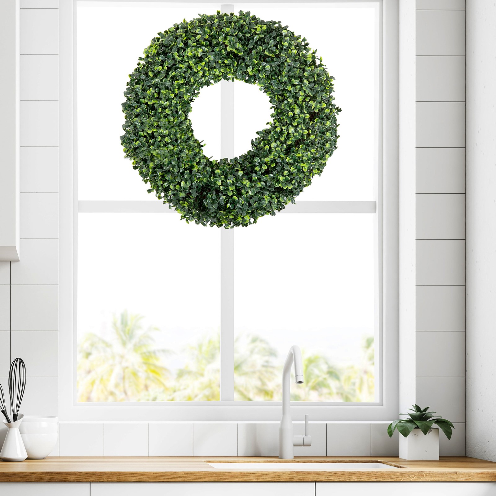 16.5-Inch Indoor/Outdoor Artificial Greenery Boxwood Wreath for Frontdoor