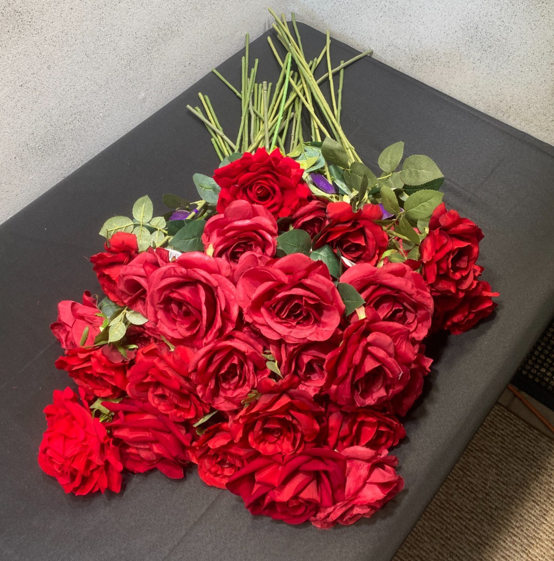Ashland Faux Red Roses Lot x40 Full Stem + 8 Cut Stems Silk Flowers Wedding DIY