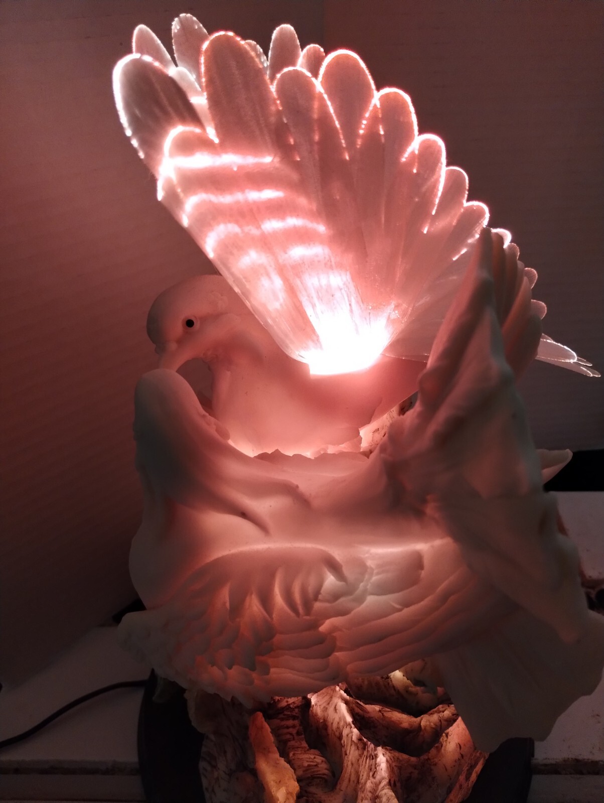 BEAUTIFUL,2 Doves,& Roses Lights Up & Changes Soft Colors Beautiful,EXC.COND.