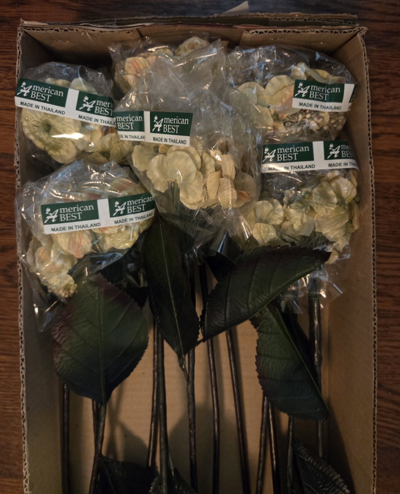 LOT OF (12) 24″ AMERICAN BEST SAGE HYDRANGEA ARTIFICIAL FLORAL STEMS (#44571)