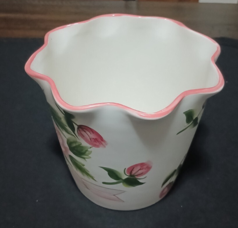 Teleflora, Planter / Vase, Rose Pattern, 5.5 in. tall, With Fluted Edge.