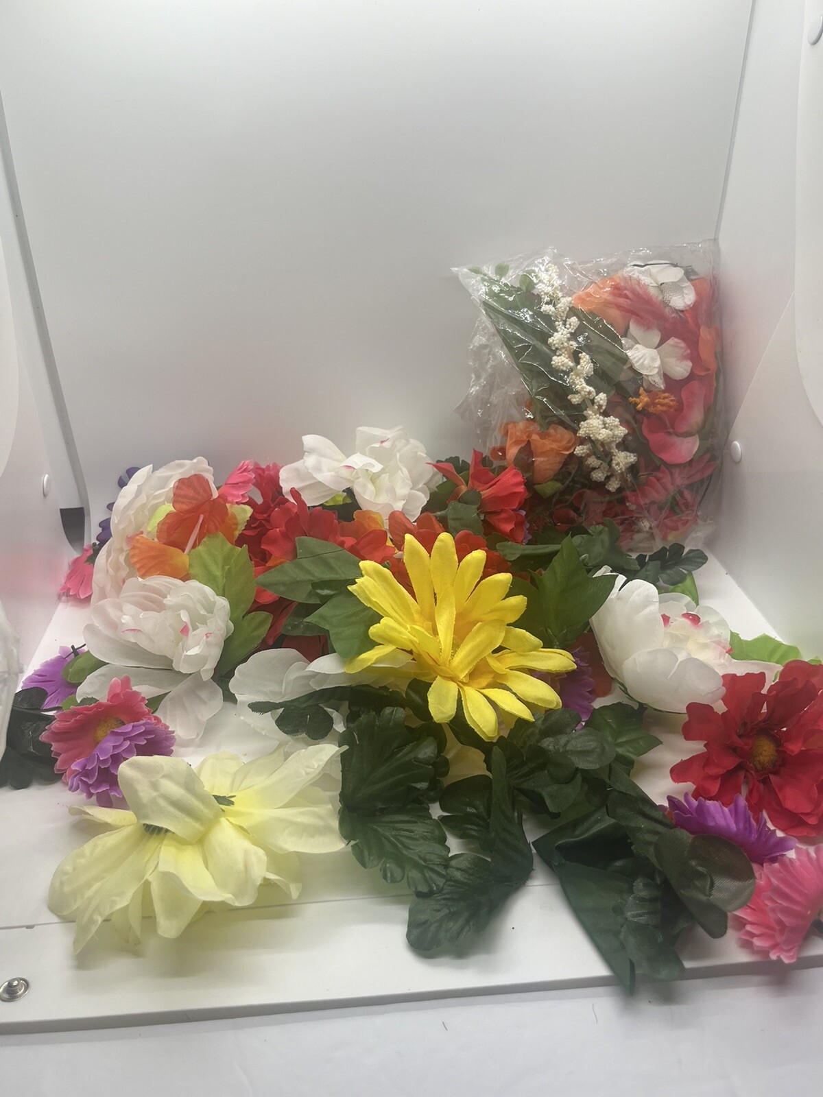 NEW BAG OF ASSORTED MULTI COLOR LOOSE Artificial Flowers Ephemera Crafts Hair