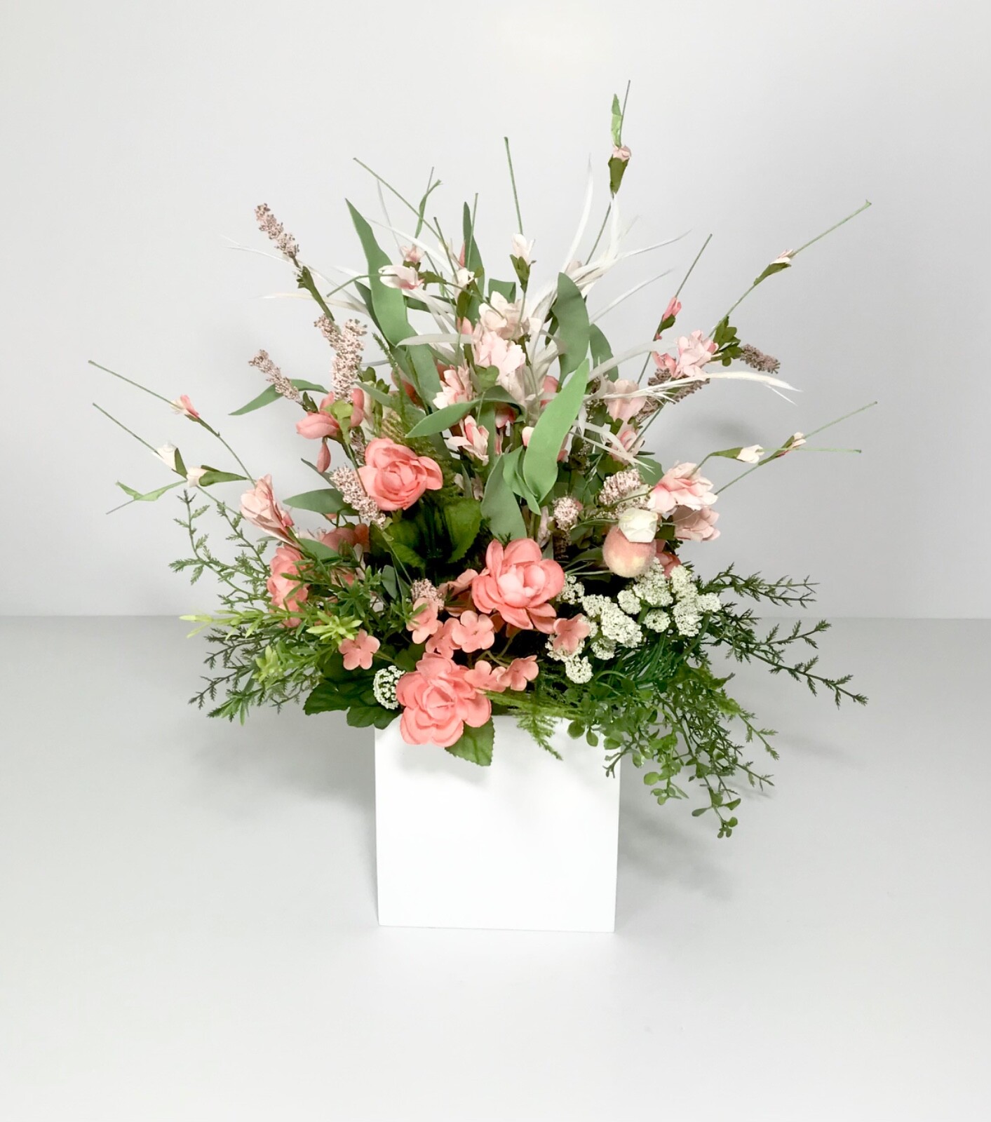 SUMMER PEACH PINK WHITE FLORAL ARRANGEMENT FLOWER CENTERPIECE HANDMADE GIFT NEW