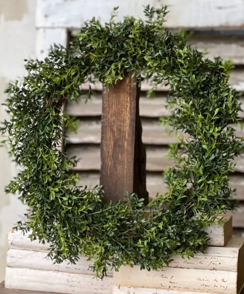 18″ New England Boxwood Wreath