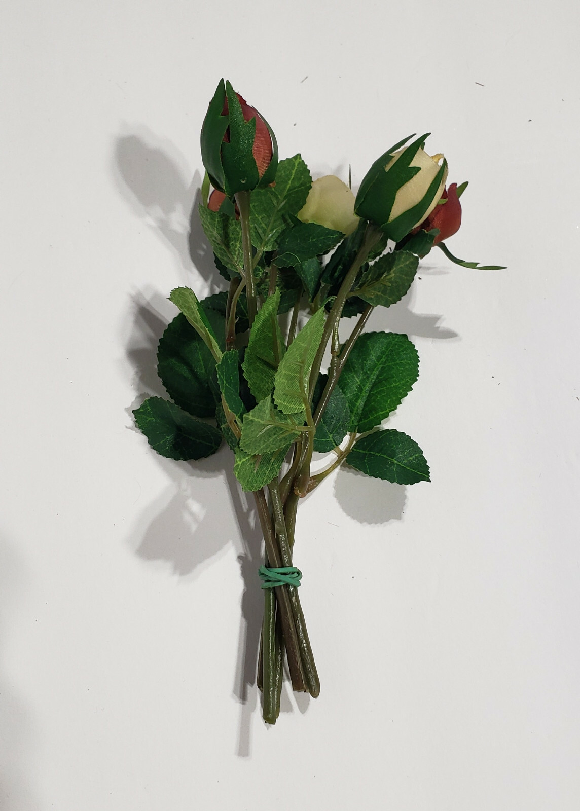 Artificial rose buds 8″ flower stems bunch home decor 5 pcs Used