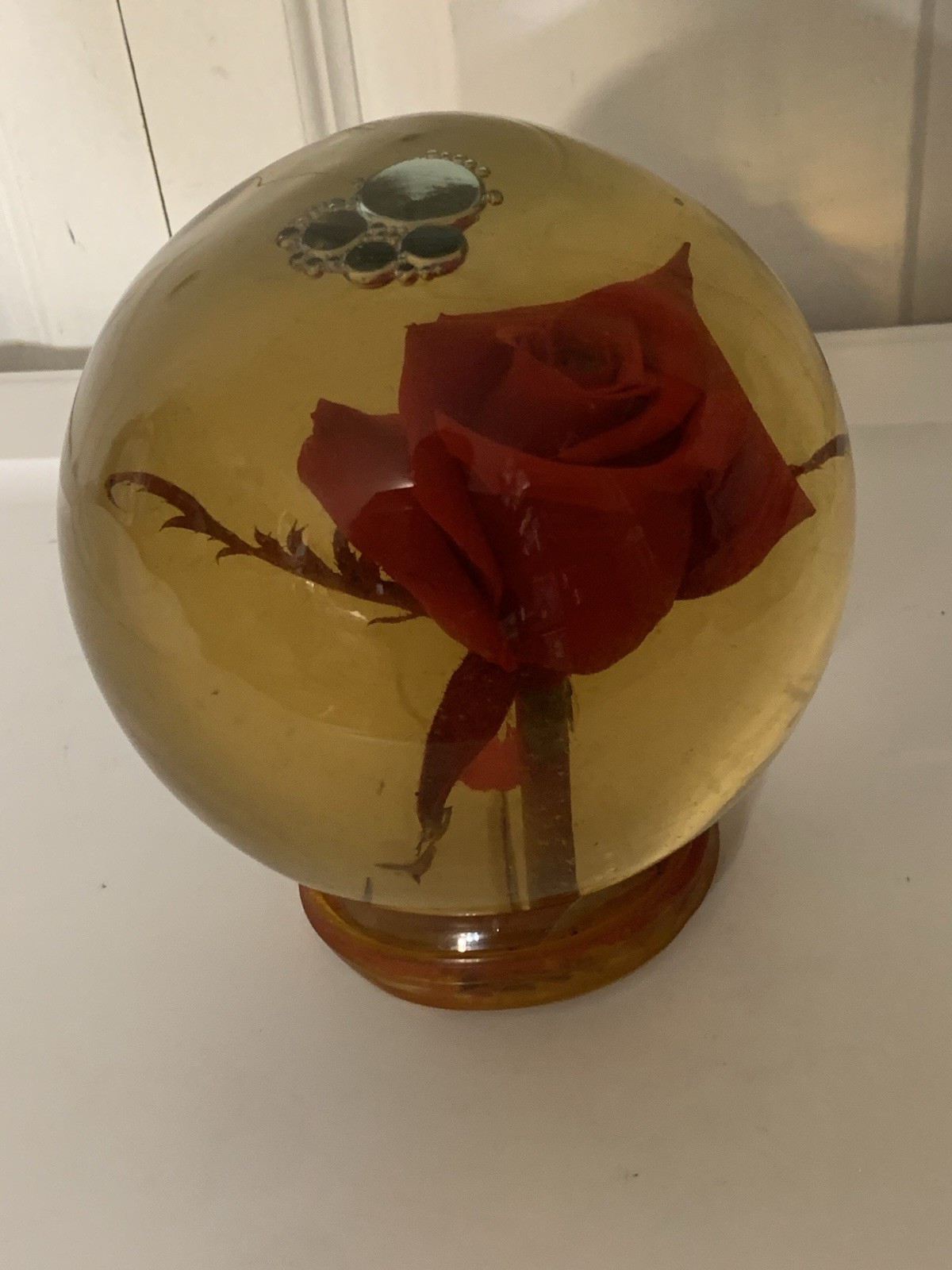 Vtg Forever Red ROSE In Glass Ball Water Dome Globe Large Real Rose 6×6 in.