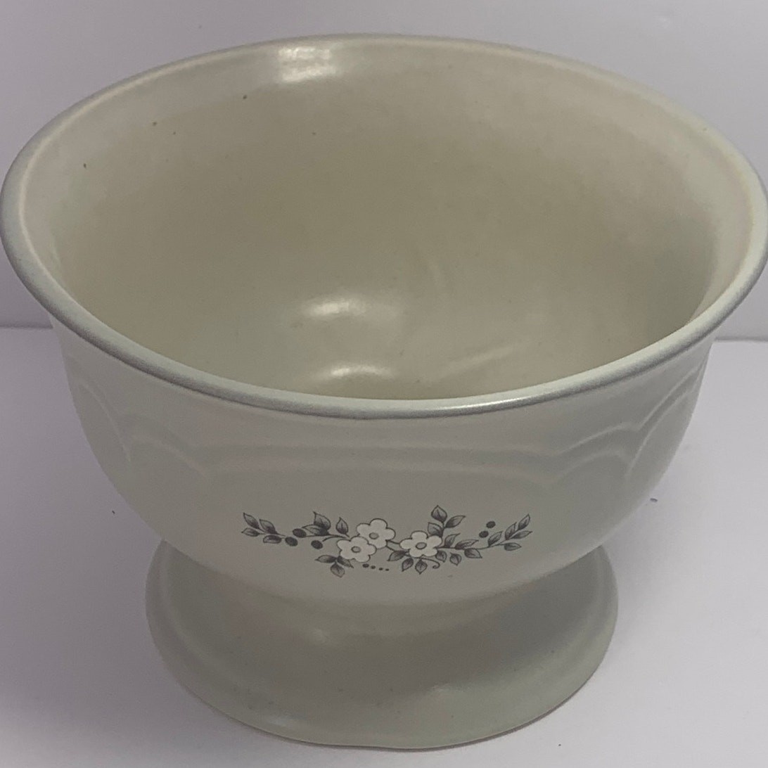 VTG Pfaltzgraff Stoneware Heirloom Pedestal Footed Serving Bowl USA Discontinue