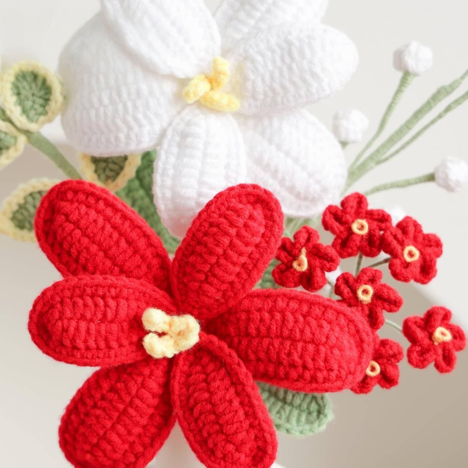 Crochet Flower Bouquet(wear vases) Suitable for Family Table Decoration