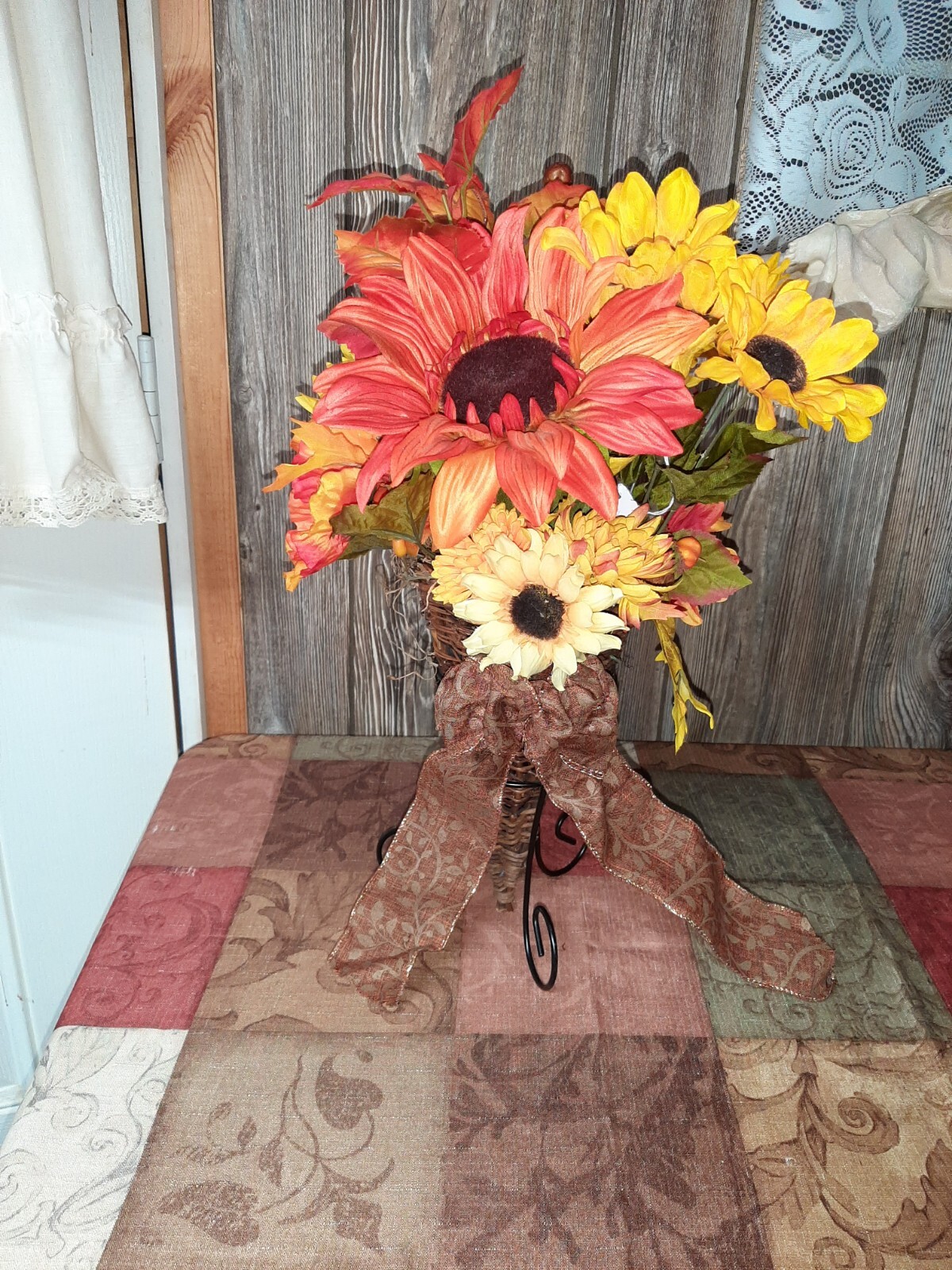 Autumn Fall Free Standing Table Decoration Artificial Flowers Centerpiece