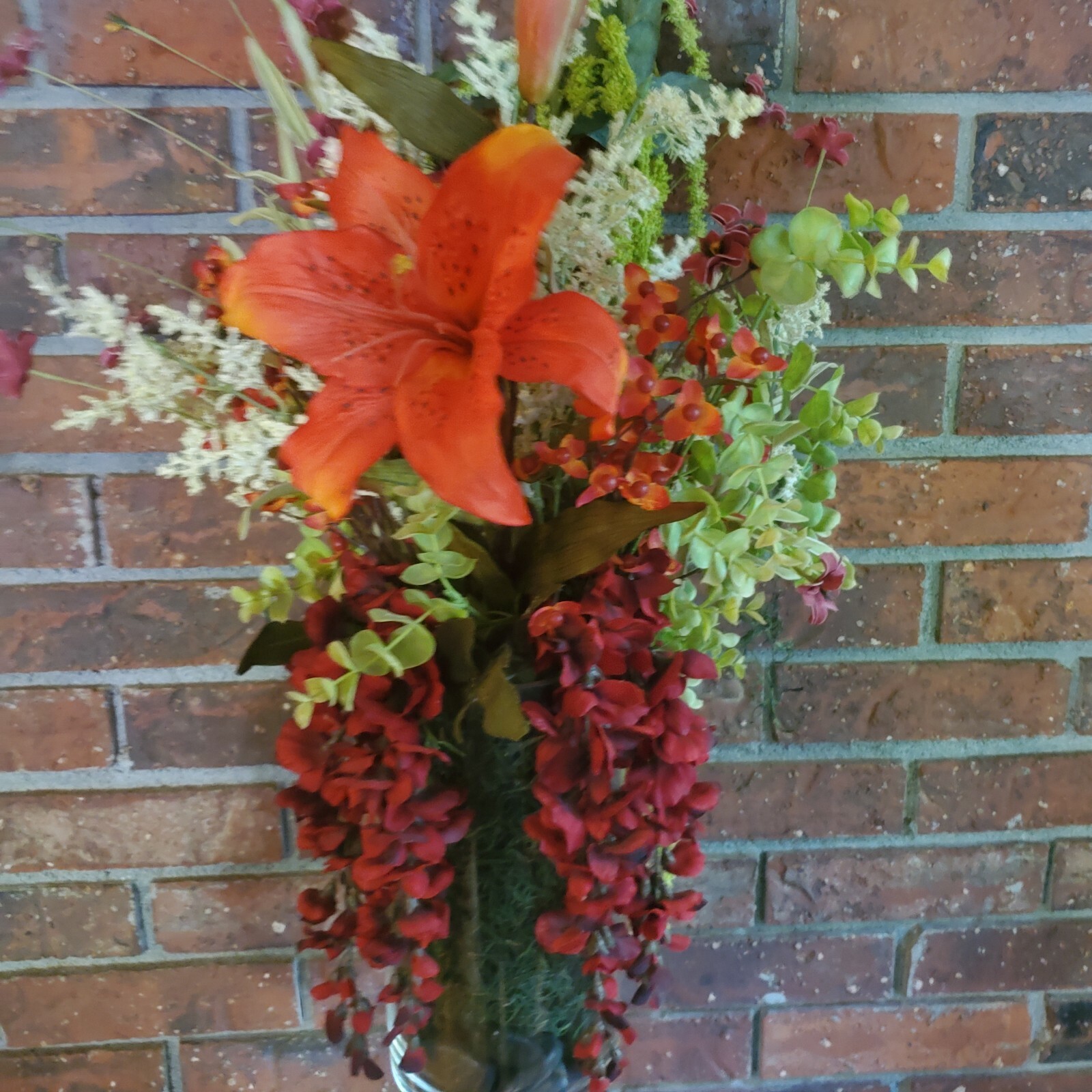 BEAUTIFUL VASE OF ARTIFICIAL FLOWERS 32″ TALL in 19″ VASE