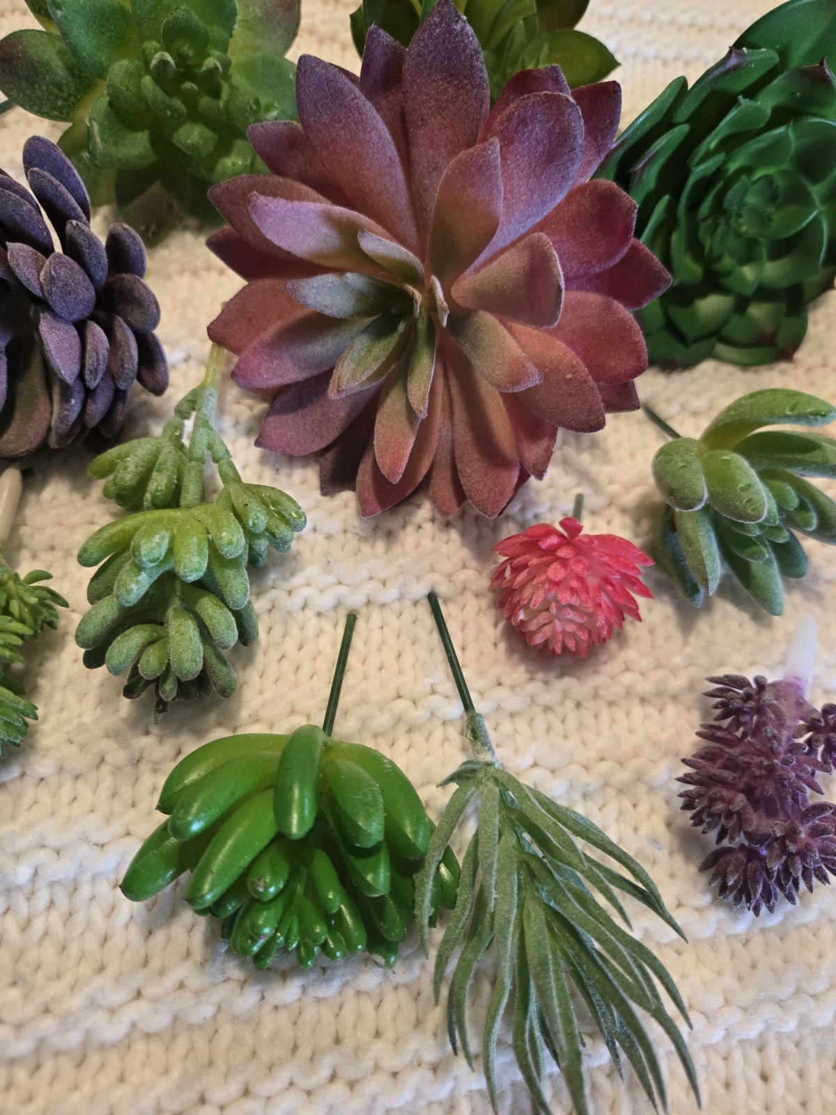 Lot of 17 Realistic Faux-Artificial Succulent Plants New