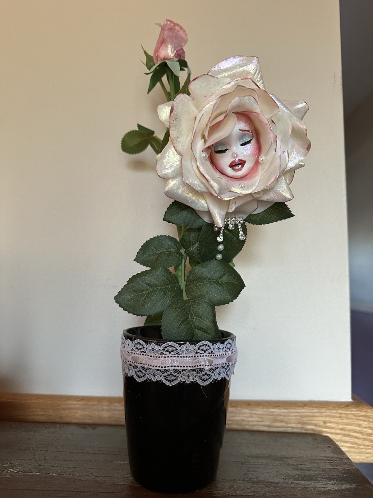 Alice In Wonderland Talking Flower Artificial Roses In Pot