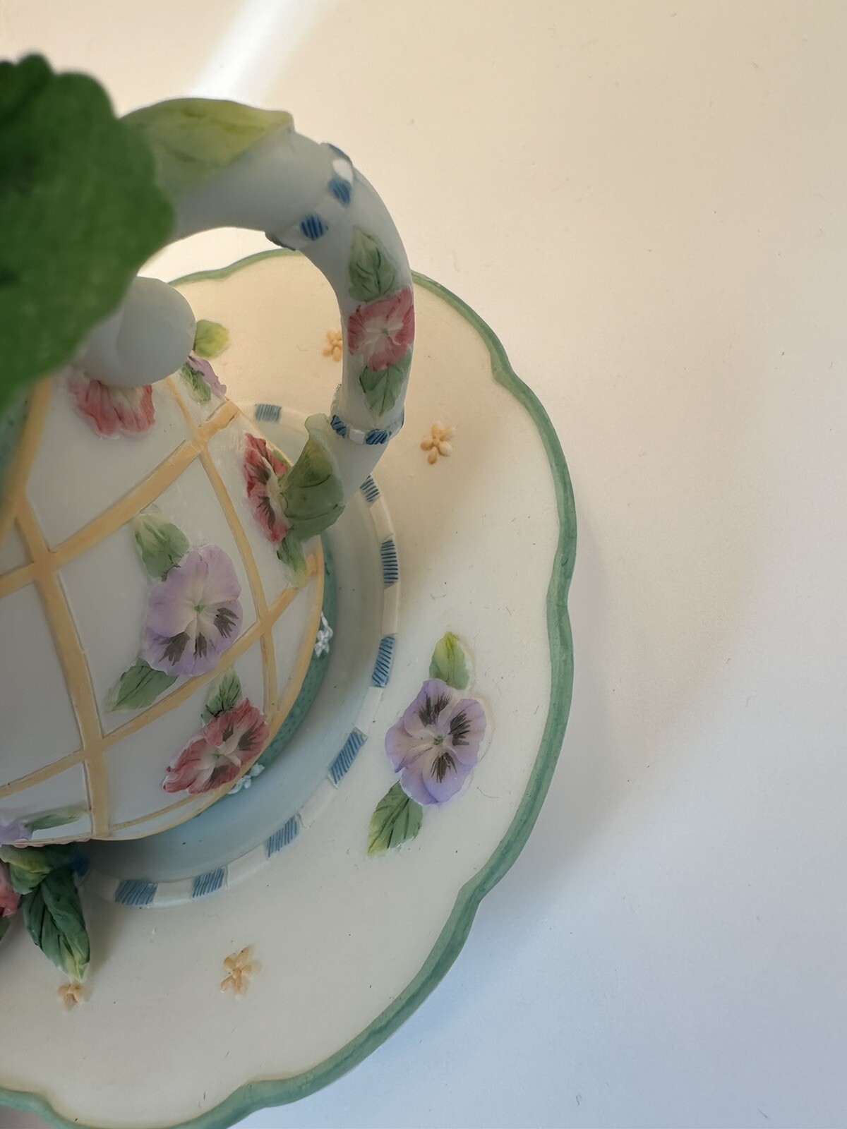 Set of 2 Resin Teacups Mug with Faux Flowers A Richesco Corp CottageCore Decor