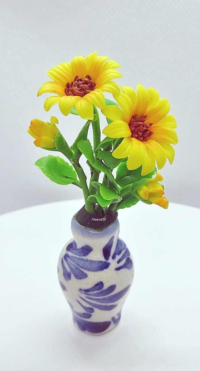 2.75″H Handmade 1:12 Miniature Clay Sunflower Arranged in Ceramic Vase US Stock